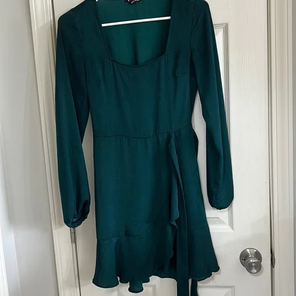express emerald green dress Express lace mock neck sheath dress emerald green Size 0